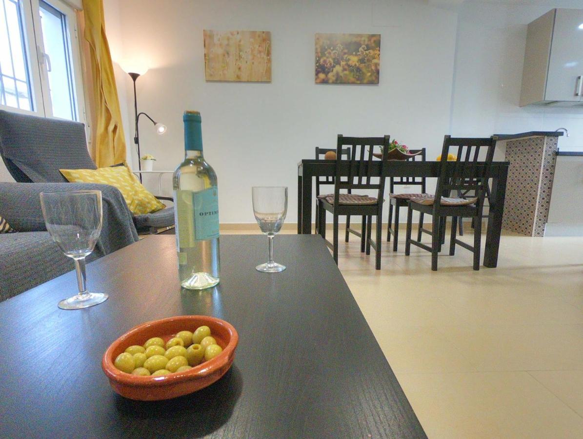 Noria Is A Comfortable Apartment With Patio And Large Terrace In Conil コニル・デ・ラ・フロンテラ エクステリア 写真