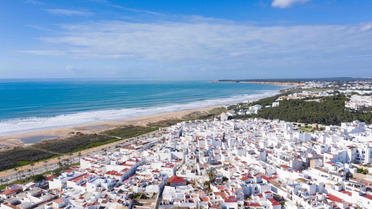 Noria Is A Comfortable Apartment With Patio And Large Terrace In Conil コニル・デ・ラ・フロンテラ エクステリア 写真